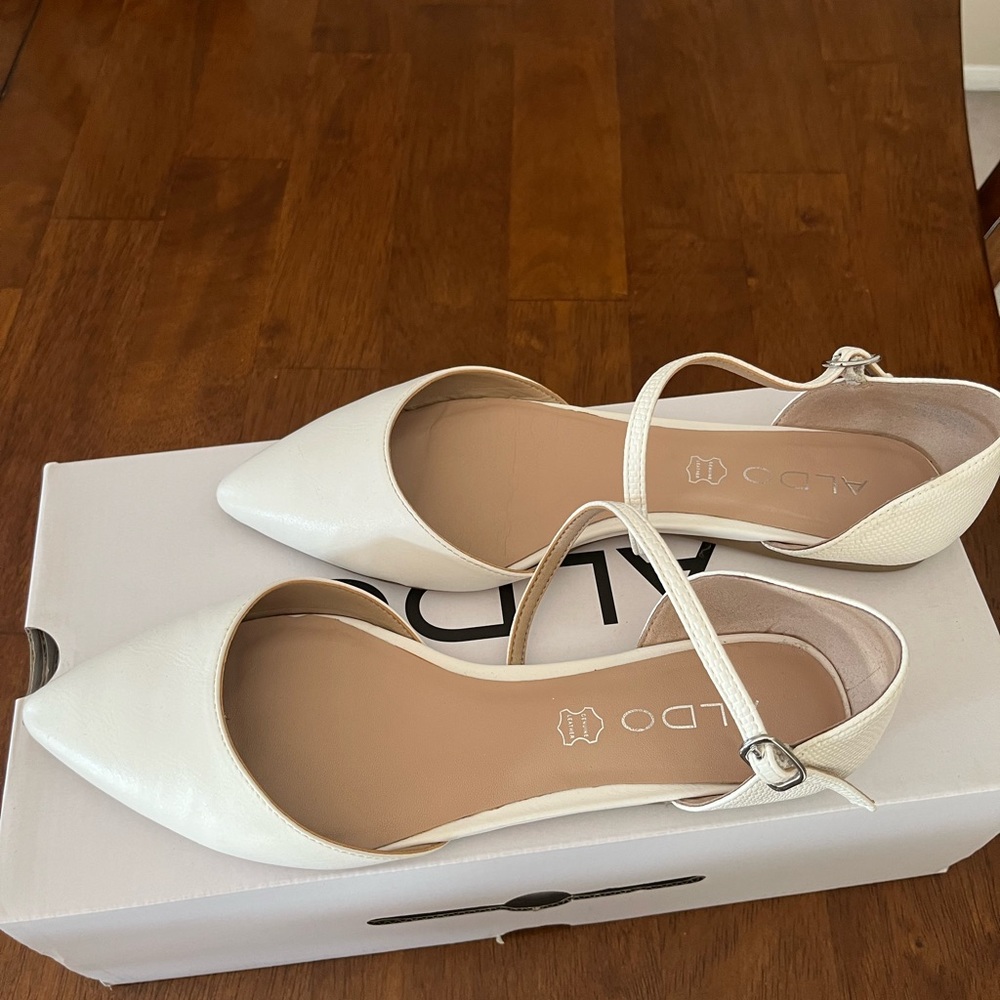 Size 6.5 white leather flats pointy toe
